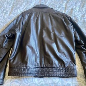 Mens brown soft leather jacket. Size 42 R with zippered inside lining